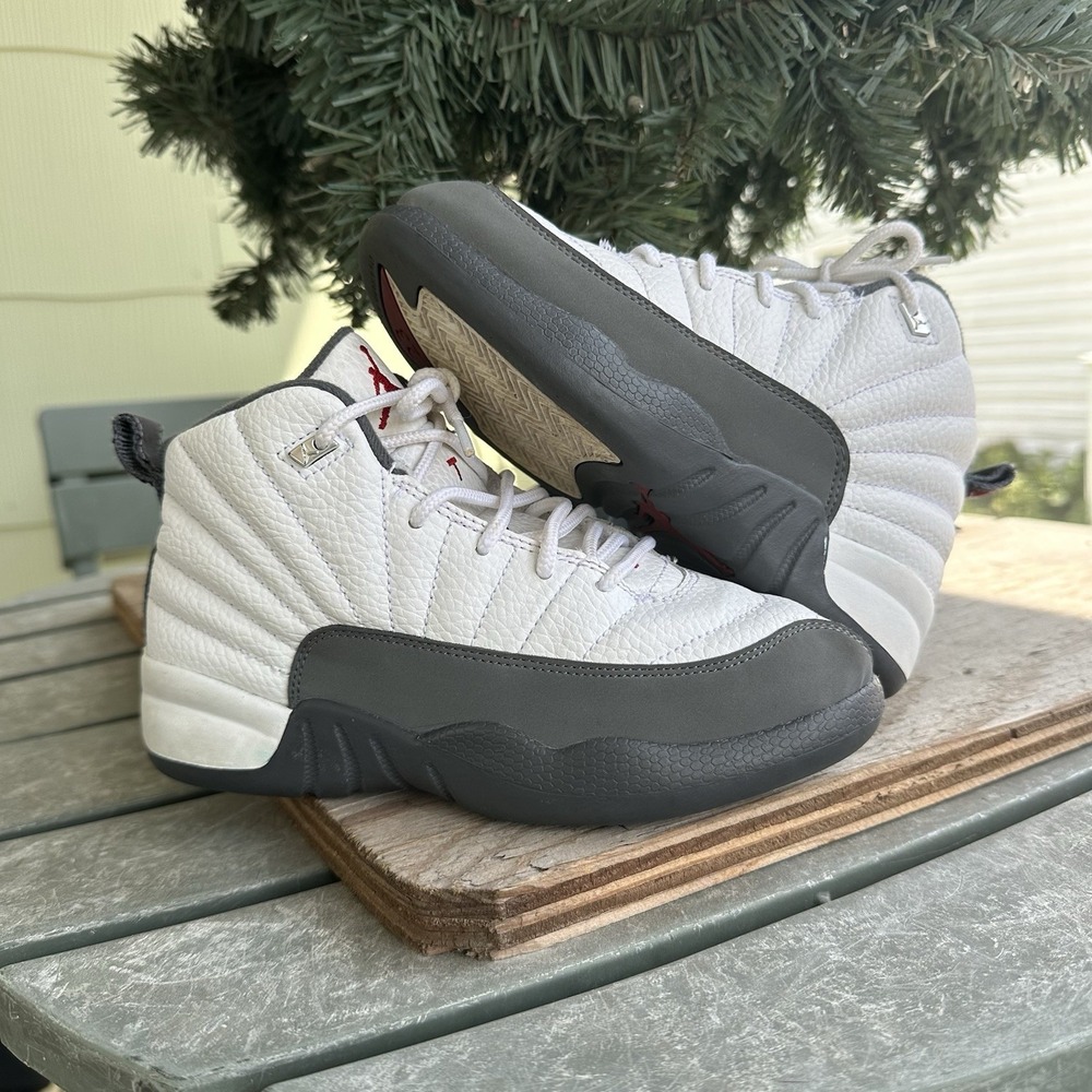 Nike Air Jordan 12 Retro White Dark Grey Gray PS 151186-160 Size 1Y Unisex Kids